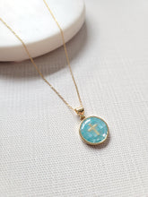 Load image into Gallery viewer, Shell Cross Necklace
