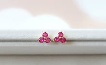 Load image into Gallery viewer, Dainty Floral Stud