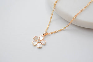 Mother of Pearl Flower Necklace