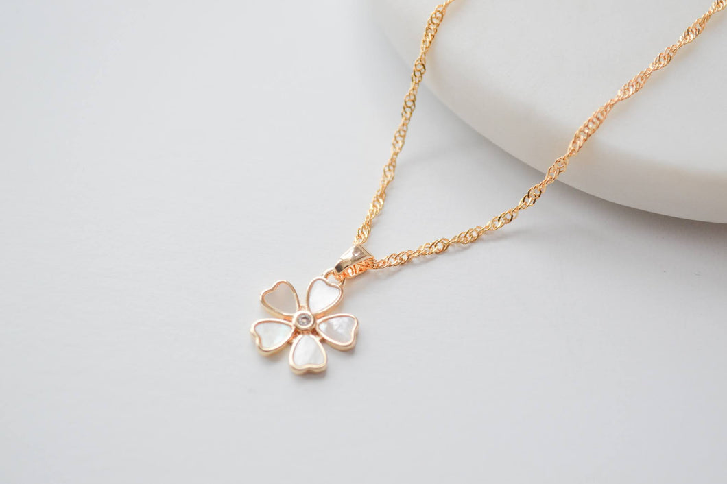 Mother of Pearl Flower Necklace