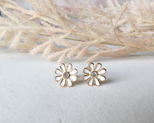 White Daisy Studs