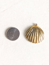 Load image into Gallery viewer, Antiqued Large Shell