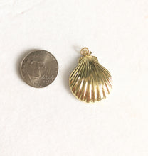 Load image into Gallery viewer, Gold Filled Shell Charm