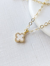 Load image into Gallery viewer, Reversible Clover Necklace