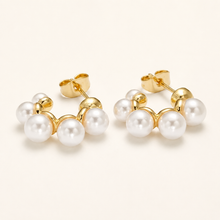Load image into Gallery viewer, Chunky Pearl Hoops