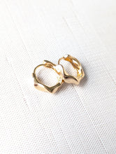 Load image into Gallery viewer, Golden Ripple Huggies