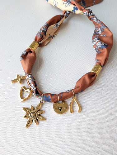 Vintage Daisy Wishes Necklace