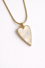 Load image into Gallery viewer, Pearl Edge Heart