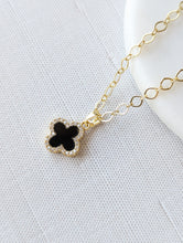 Load image into Gallery viewer, Reversible Clover Necklace